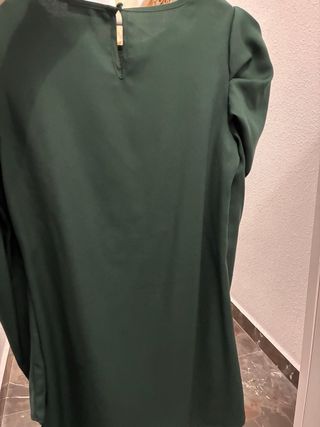 Vestido verde manga abullonada