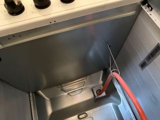 Cocina de gas blanca y negra, como nuevo