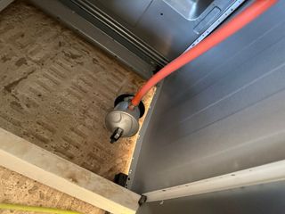 Cocina de gas blanca y negra, como nuevo