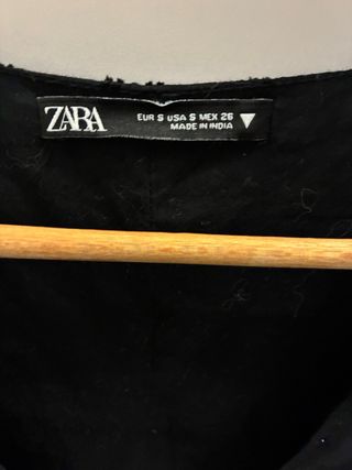 Vestido negro bordado Zara