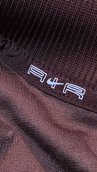 Chaqueta Nike aterciopelada roja