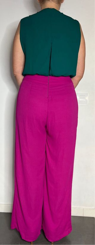 Mono elegante Lebasi verde y fucsia