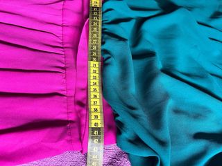 Mono elegante Lebasi verde y fucsia