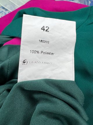 Mono elegante Lebasi verde y fucsia