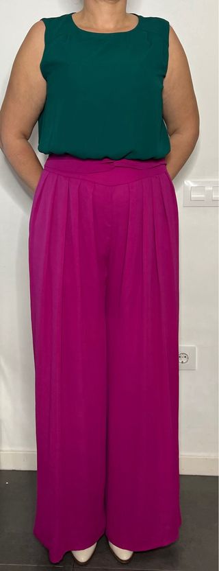 Mono elegante Lebasi verde y fucsia