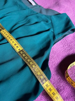 Mono elegante Lebasi verde y fucsia