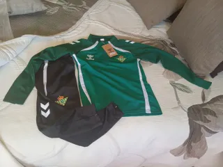 Chándal Hummel Betis Negro y Verde. Para niño.