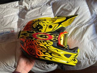 Troy Lee Designs Carbon L x Oakley Mayhem PRO TYD