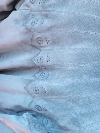 Chaquetón piel vuelta mujer Talla M. Color gris.