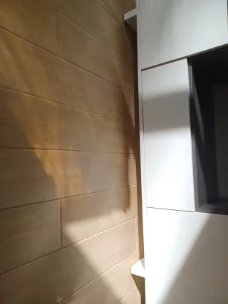 Mueble TV moderno blanco y madera