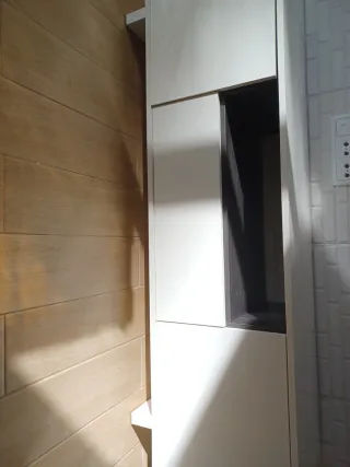 Mueble TV moderno blanco y madera