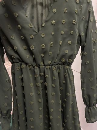 Vestido verde con lunares