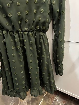 Vestido verde con lunares