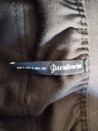 Falda de plumas negra