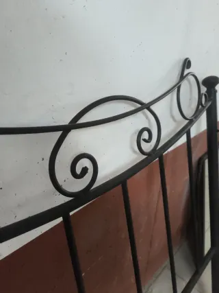 Cabecero forja y espejo negro