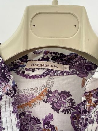 Camisa Nymphaea Alba morada y blanca