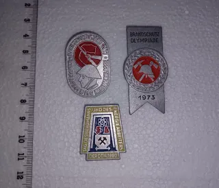 3 Insignias Alemania Oriental DDR