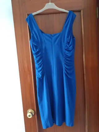 Vestido azul de fiesta. Se ha utilizado una vez