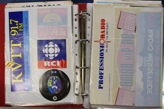 04. Gran lote pegatinas emisoras de radio extranjeras.