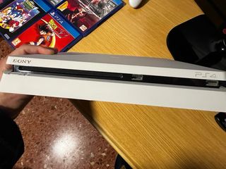PS4 Slim Blanca 500GB + 3 Mandos + Juegos