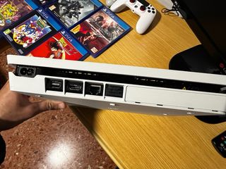 PS4 Slim Blanca 500GB + 3 Mandos + Juegos