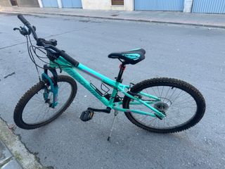Bicicleta niña sin usar y regalo un hoverboard