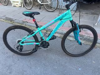 Bicicleta niña sin usar y regalo un hoverboard