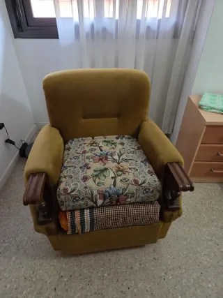 Butaca antigua cómoda tapizada