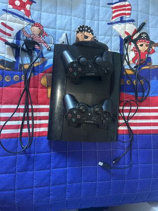 PS3 Súper Slim + 2 mandos originales