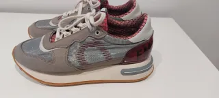 Zapatillas Duuo grises y plateadas