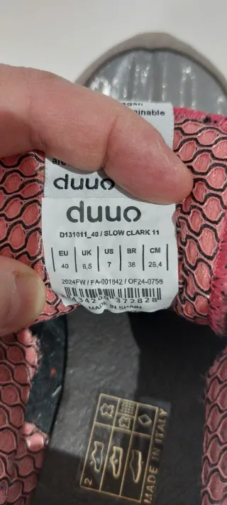 Zapatillas Duuo grises y plateadas