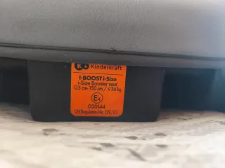 Alzador infantil Kinderkraft con sistema Isofix