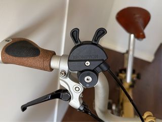 Bicicleta Brompton plegable color beige