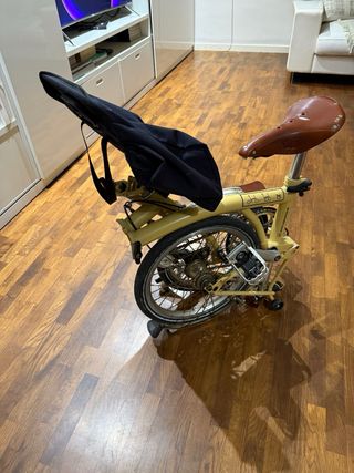 Bicicleta Brompton plegable color beige