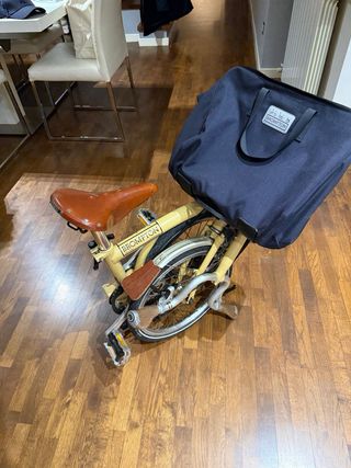 Bicicleta Brompton plegable color beige