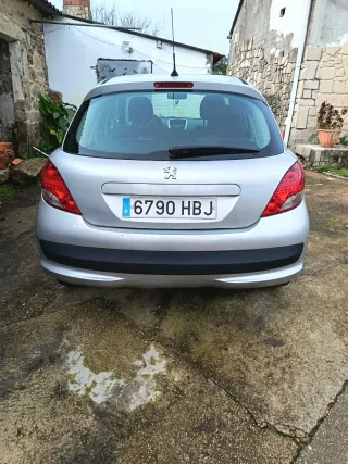 Peugeot 207 2010