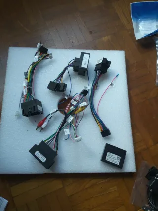 Lote cámaras y cables para pantalla coche