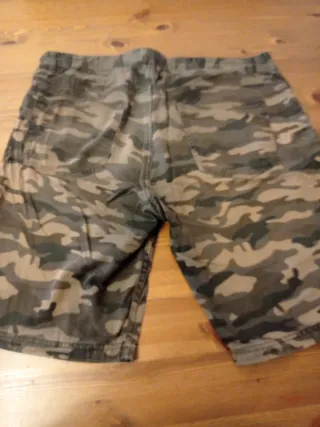 Bermudas verde y camuflaje hombre talla 46.