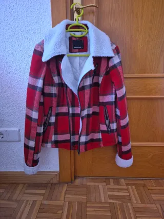 Cazadora borreguito cuadros roja