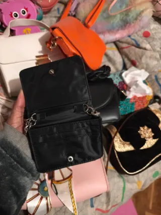 Mini bolso monedero con cadena