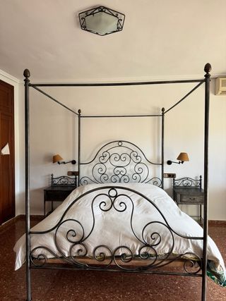 Cama Dosel Forja + Mesitas Noche