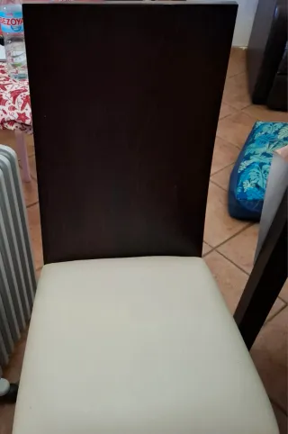 Mesa de salón y 4 sillas