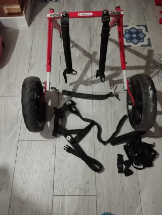 Silla de ruedas para perro grande de 35 kg.