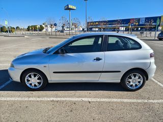 SEAT Ibiza 2006 - 178.000 Km - 1.4 Gasolina 75 CV