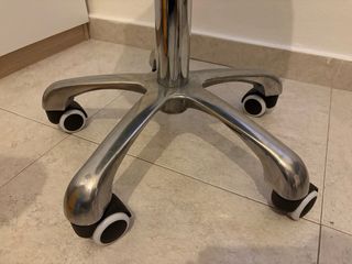 Taburete ergonómico ajustable negro/plata