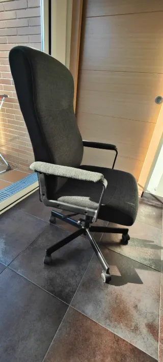 Silla de oficina, escritorio giratoria gris