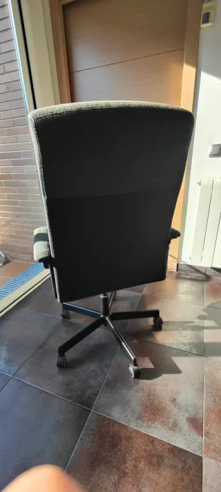 Silla de oficina, escritorio giratoria gris