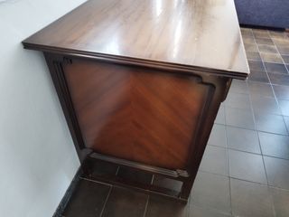 Escritorio antiguo de madera