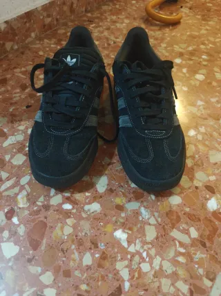 Adidas Samba XLG negras y grises.