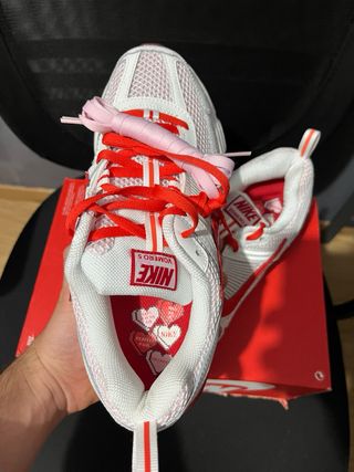 Nike Vomero 5 Blanco y Rosa San Valentin